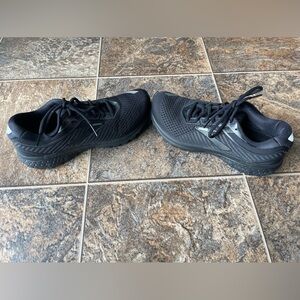 Brooks Ghost 12 Sneakers- Black, Men’s Size 10B